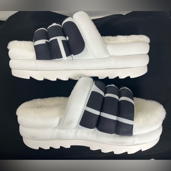 UGG Maxi Slide Logo Shoes / Slides / Platforms - White & Black - Women’s Size 7 - Picture 5 of 14